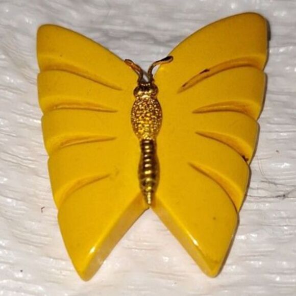 Antique Carved Bakelite Moth Butterfly Brooch Pin Yellow Costume Jewelry - Picture 1 of 9